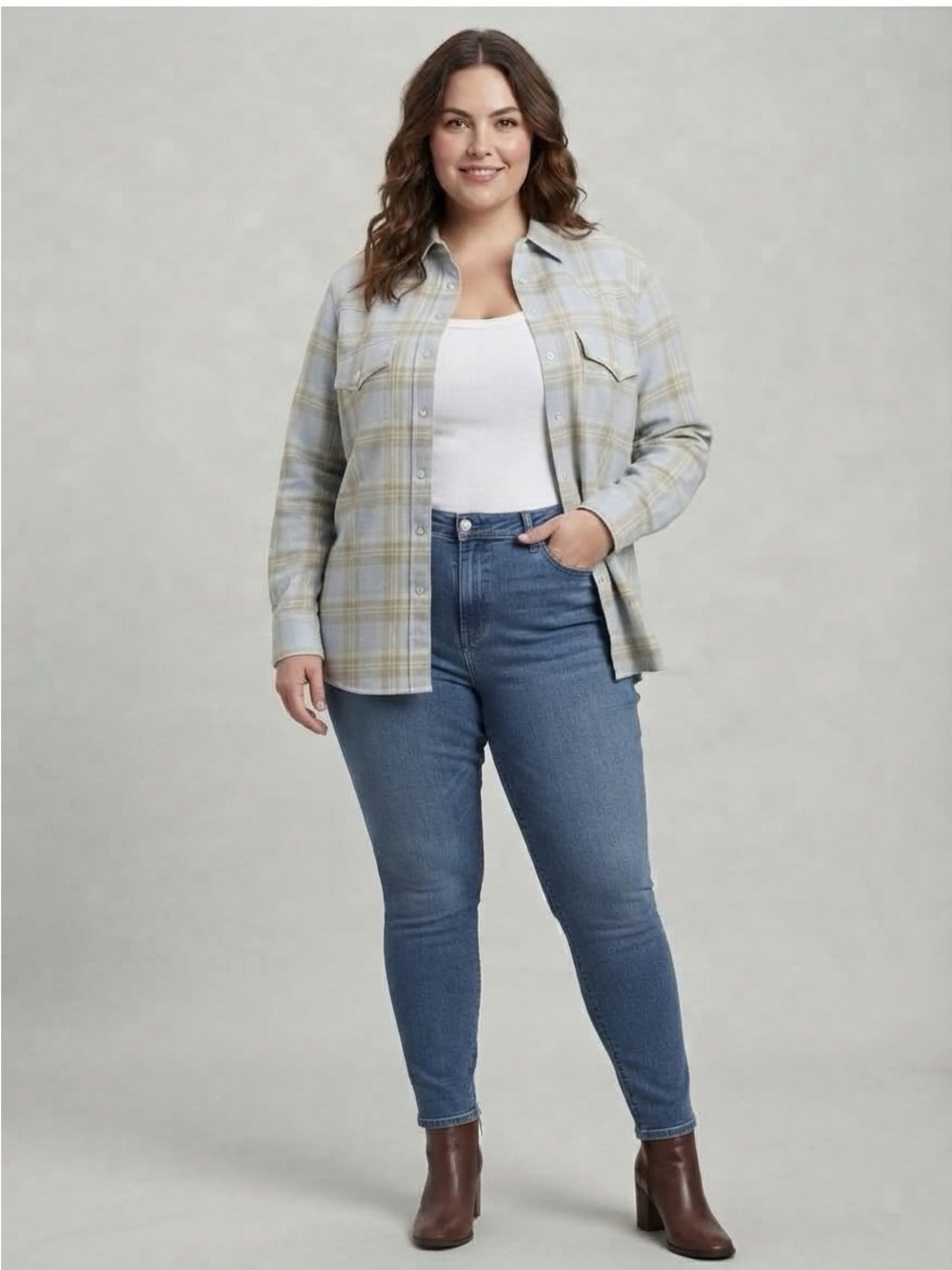 Levi's Women's Dylan Relaxed Western (pit to pit 28”) (length 31”)
